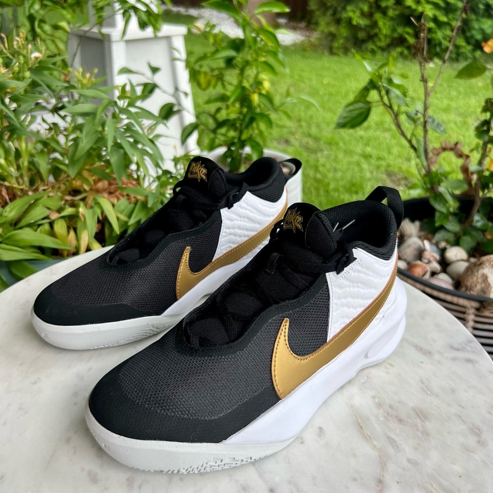 💛🖤Nike 🖤💛Golden Day -Brand New - size 7Y -young - great for size 8